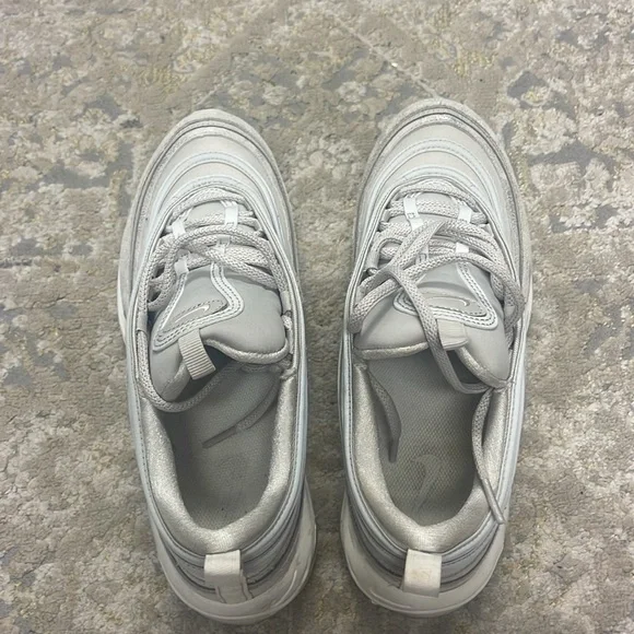 Silver Metallic Women’s Nike Air Max 97 'Light Bone' DX0137-002 (size 10) - Picture 6 of 9